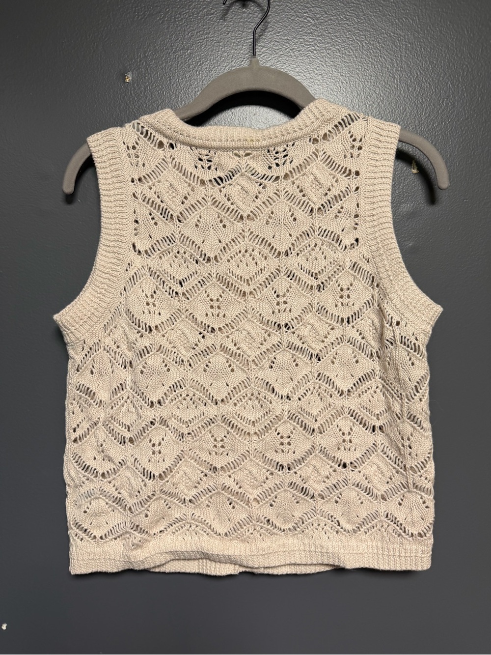 NWT Universal Thread Oatmeal Crochet Openwork Sweater Vest M - Picture 3 of 3